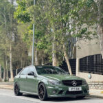 GSWF Military Olive Paint Protection Film върху автомобил – гланцов military olive green финиш